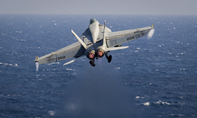 Hoạt động của tàu sân bay Mỹ trên đường tới thăm Việt Nam